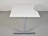 Hæve-/sænkebord med hvid plade og mavebue, 160 cm. - 4