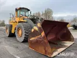 Gummiged Volvo L330D med skovl - 2