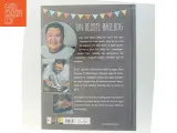 Din bedste bagebog : Mickis favoritter, festlig fødselsdag, hyggeligt julebag, geniale skolekager, trin-for-trin-guide af Micki Cheng (Bog) - 3