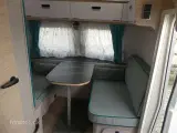 2023 - Eriba Touring 530 Urban   Super smart hævetagsvogn fra Hinshøj Caravan - 3