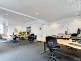 Lyst og rummeligt 90 m² kontor/klinik på MERCUR – fleksibelt lokale med flot lysindfald og eksklusive rammer. - 2