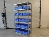 Lagerreol med kasser