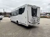 2022 - Benimar Amphitryon 998 4400 kg   Kraftfuld helintegreret autocamper med ALDE-varme og masser af komfort! - 4