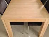 Spisebord og spisebordstole