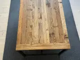 Rustikt bord af fyrtræ, stel i sort/grå metal - 3