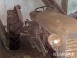 Veteran Traktor Massey Ferguson - 4