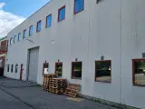 Højloftet lager med kontor - 2