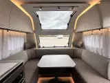 2022 - Adria Alpina 613 UT   Luksus vogn med enkelt senge. - 2