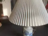 Royal Copenhagen bordlampe med Le Klint skærm