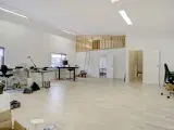 Lækkert og lyst kontor med mulighed for mindre lager - 3