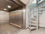 150 m² højloftet lager udlejes! - 2