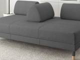 Sovesofa med sidebord