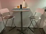 Bord med 2 stole 