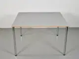 Randers radius kantinebord med grå plade og krom stel - 4