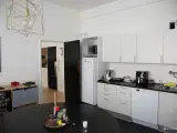Lyse.velindrettede lokaler i smuk ejendom. - 4