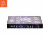 Kun ét liv : roman af Sara Blædel (Bog) - 2