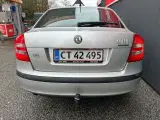 Skoda Octavia 1,6 FSi Ambiente - 4