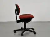 Rh logic 1 kontorstol med rød polster og sort stel - 2