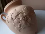 Væghængt udendørs krukke i terracotta