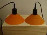 2 lamper med orange glas skærm