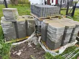 35 kvm grå 40x40 slotfliser med sorte 10x10kopsten - 2