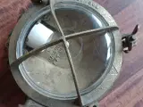 Meget gammelt skotlampe