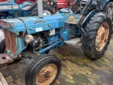 Diesel traktor 