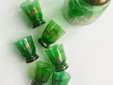 Flaskegrøn m guld, karaffel og 6 små glas, samlet pris - 3