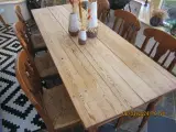  Spisebord med patina inkl. seks stole sælges - 4