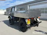 Veteranlastbil Mercedes-Benz Unimog 406 6 cylindret 5.6L - 4