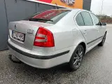 Skoda Octavia 1,6 FSi Ambiente - 3