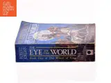 The Eye of the World af Robert Jordan ( LUO BO TE QIAO DAN ) (Bog) - 2