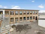 Højloftet lækkert kontor / showroom / galleri / personlig træning o.lign. på Amager - 3