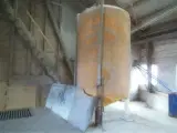 - - - Fedttank 6000L m/1,5 tons fedt - 3