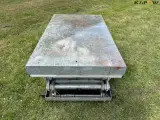 - - - Lift - 4