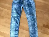 H&M fede mønstrede jeans str 33. Low waist. 