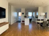 Hvidt elipseformet spisebord med stålben - 2
