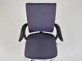 Häg h05 5600 kontorstol med sort/blå polster, høj ryg, armlæn og grå stel. - 5