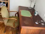 Skrivebord med stol 