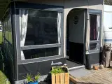 Fastlægger campingvogn Wilk med Isabella Villa til - 5