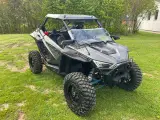 Polarias rzr pro  på traktorplader  - 5
