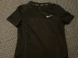 Trænings t-shirt fra Nike i str XS