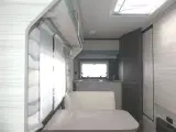 2023 - Dethleffs C'joy 420 QSH   Fin let lille rejsevogn med god plads fra Hinshøj Caravan A/S - 4