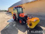 Traktor Kubota STV36 med kost og spreder - 3