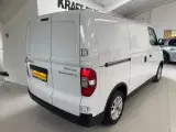 Maxus e-Deliver 3 50 Cargo Van SWB - 4