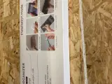 Plader der holder rød/ hvid vandglasset 