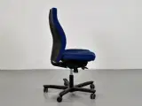 Efg kontorstol med blå polster og sort stel - 2
