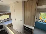 2022 - Dethleffs C'joy 480 QLK   Rigtig fin let lille let køjevogn med god plads fra Hinshøj Caravan A/S - 3