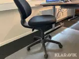 Hæve/sænke borde med kontorstole 4 styk - 5