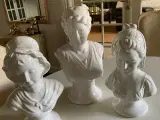 3 stk. hvide buster i porcelæn